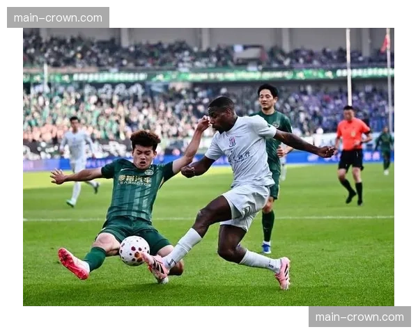 申花客场作战数据保守，场均控球率48.8%低于赛季平均